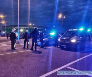 Kibice pod stadionem Śląska Wrocław