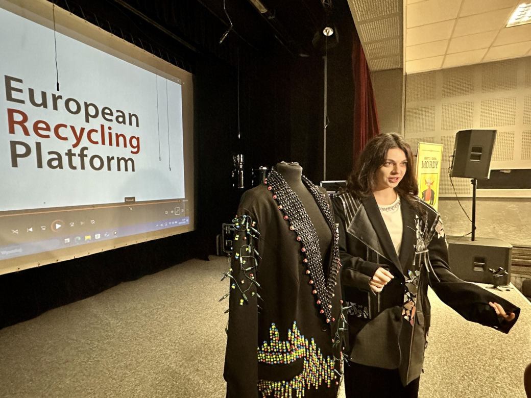 Szykowne śmieci – projekt „Moda na recykling” w gminie Mordy