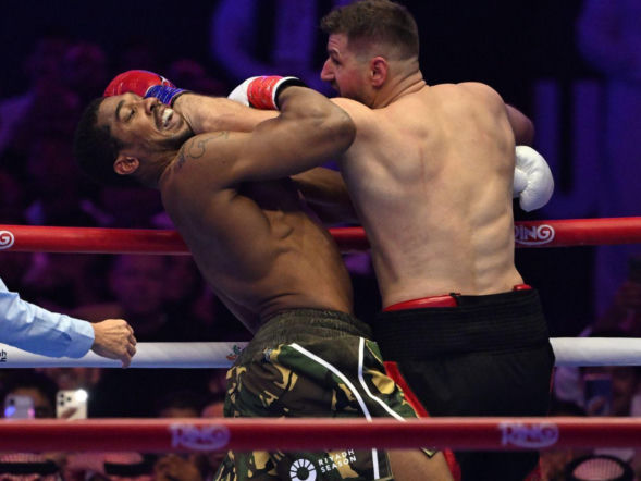 Anthony Joshua padł już w 1. rundzie! Potem znów był liczony! I nagle wydarzyło się to! [WIDEO]