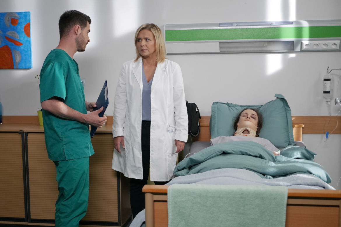 Pierwsza miłość, odcinek 3278, Melka (Ewa Jakubowicz), Marysia (Aneta Zając), Kacper (Damian Kulec)