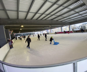 Kryte lodowisko przy Hali Urania