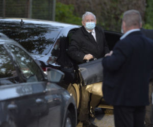 Kaczyński zwiózł zapasy dla kotów
