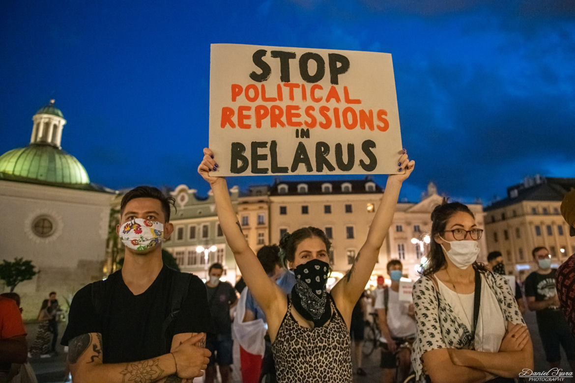 Manifestacja Białorusinów na rynku w Krakowie. "Precz z Łukaszenką!"