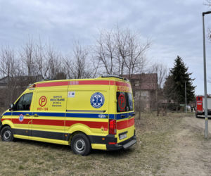 Tragedia w Kobyłce. Kobieta wyskoczyła z okna płonącego domu, jedna ofiara spłonęła żywcem