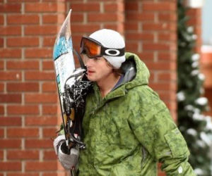 Ashton Kutcher na snowboardzie