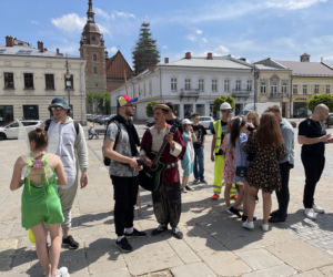 Studenci PWSZ odbierają klucz do bram Nowego Sącza