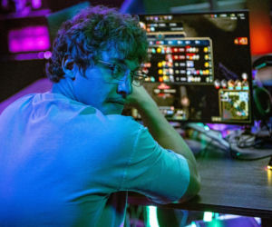 Film Chcę więcej. Julia Wieniawa i Maciej Musiałowski w rolach głównych