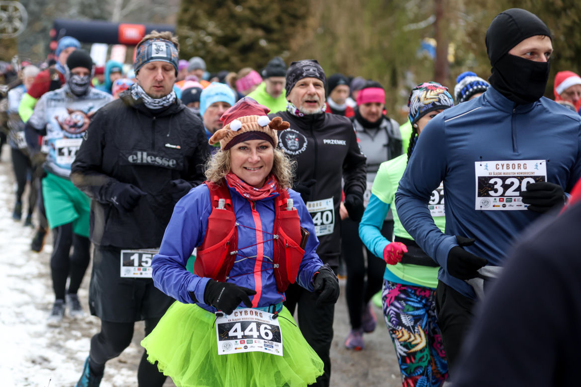 Wystrzał startera zamiast szampana. Tłumy powitały Nowy Rok na XX Śląskim Maratonie Noworocznym Cyborg