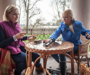 	To nie koniec świata 2 sezon odc. 25. Nora (Ewa Konstancja Bułhak), Halina (Dorota Pomykała)