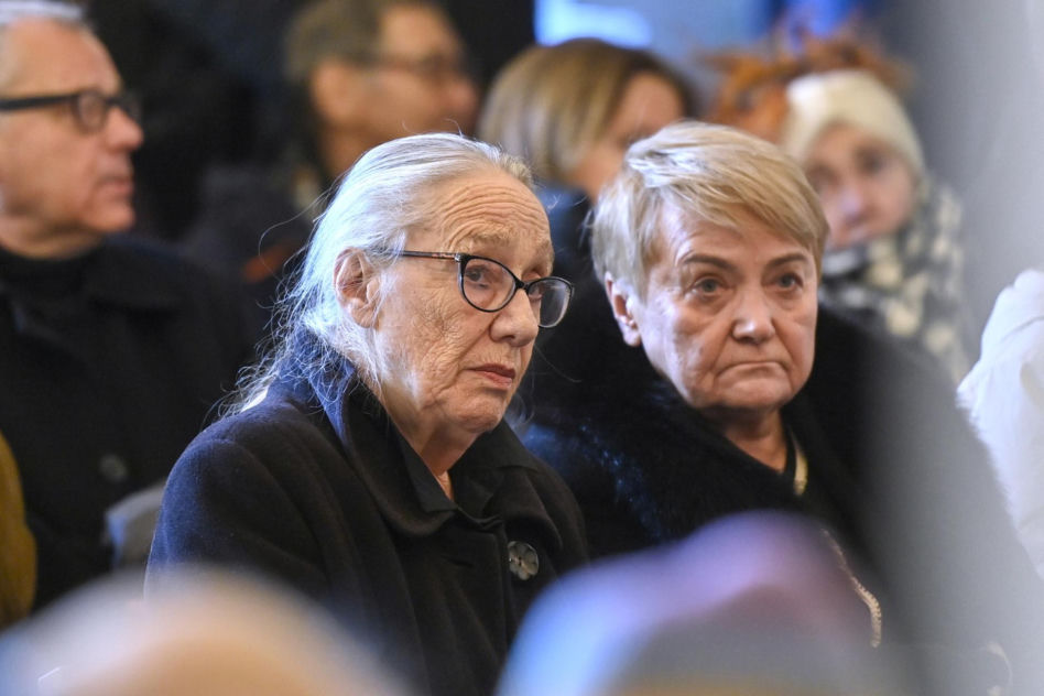 Znani żegnają Izabelę Cywińską. Zadumany Garlicki, smutny Grabowski i bardzo poważna Torbicka