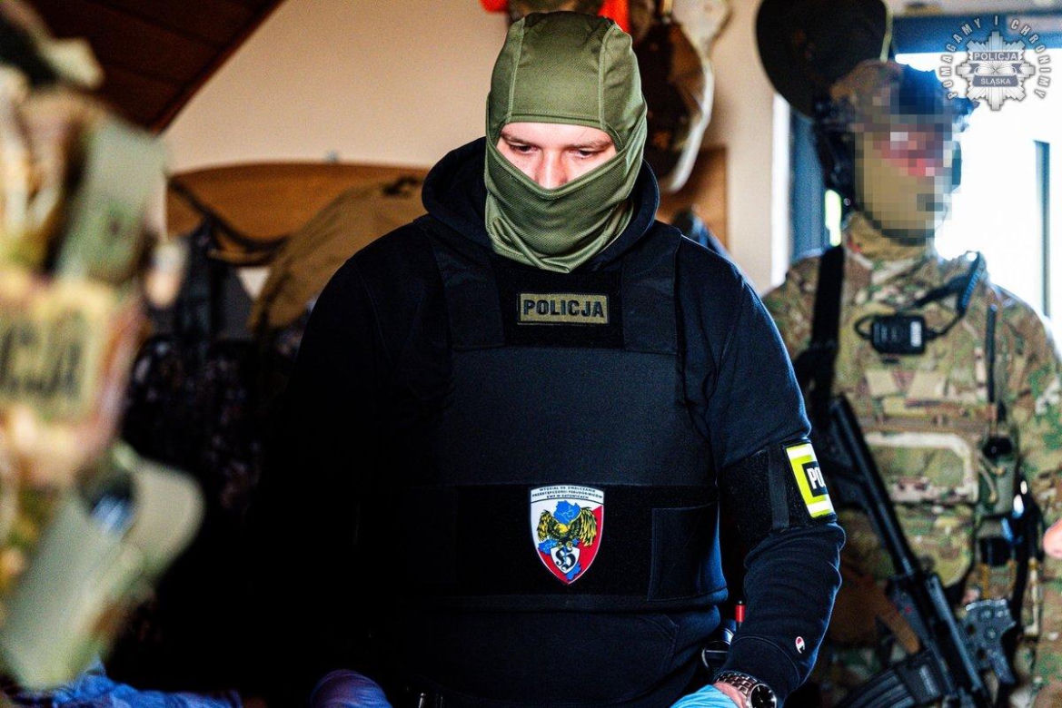Śląska policja poluje na mafię śmieciową. Kolejne osoby zatrzymane. Zarzuty dla 105 osób