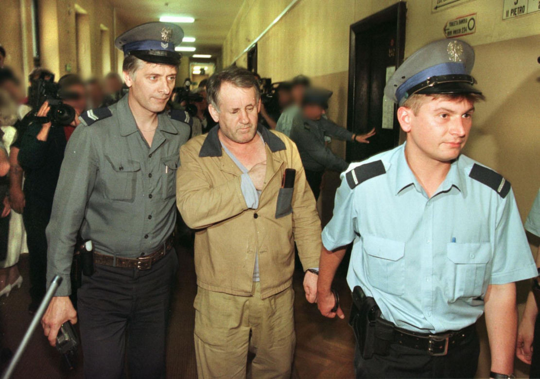 Sprawdziliśmy, gdzie spoczywają najwięksi zbrodniarze. Groby morderców i prawdziwych gangsterów na Mazowszu