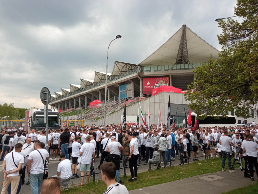 Przemarsz kibiców Legii Warszawa na PGE Narodowy