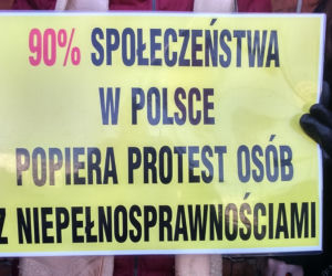 Rodzice niepełnosprawnych od urodzenia protestowali w Toruniu