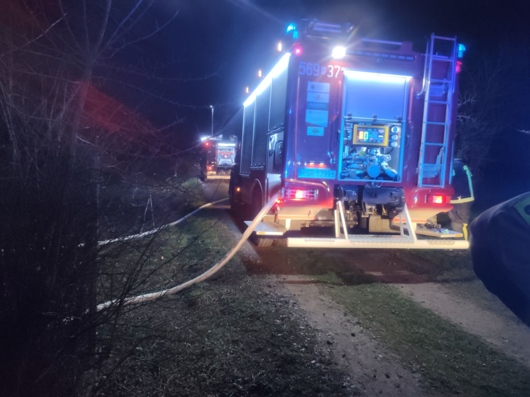 Koszmar w Kozłówku. W ogniu zginęła 30-letnia kobieta. Dwoje dzieci trafiło do szpitala