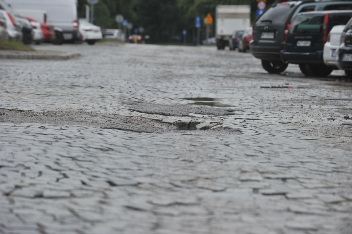 Bruk na Ordona nadal będzie dudnił. Konserwator zabytków nie chce go wykreślić z rejestru