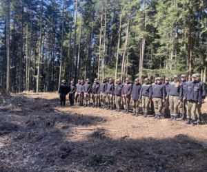 Strażnicy Graniczni sadzili drzewa z okazji 35-lecia swojej formacji