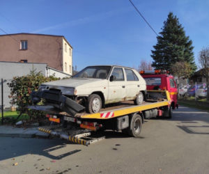 Wraki pojazdów znikają z krakowskich ulic. Strażnicy mają pełne ręce roboty 