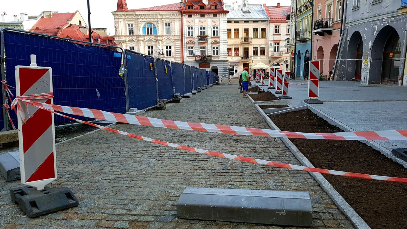 Odsłonięto kolejny fragment płyty przemyskiego Rynku! [ZDJĘCIA]