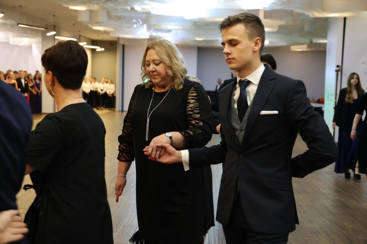 Studniówka Zespołu Szkół Elektronicznych w Lublinie. Tak bawią się tegoroczni maturzyści! 