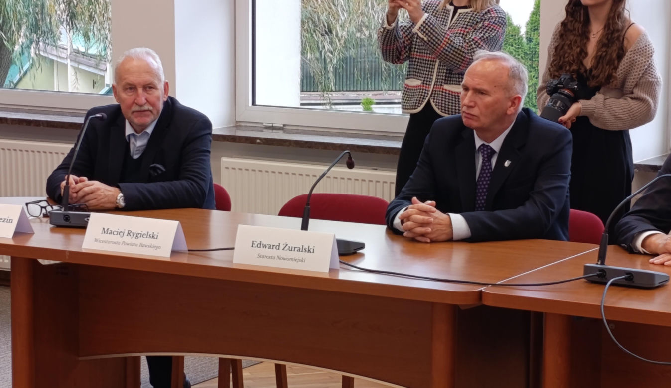 Podpisanie umów na przebudowy skrzyżowań na DK 15 w Sampławie i DK 16 w Lubajnach, Starych Jabłonkach i Zawadach Małych