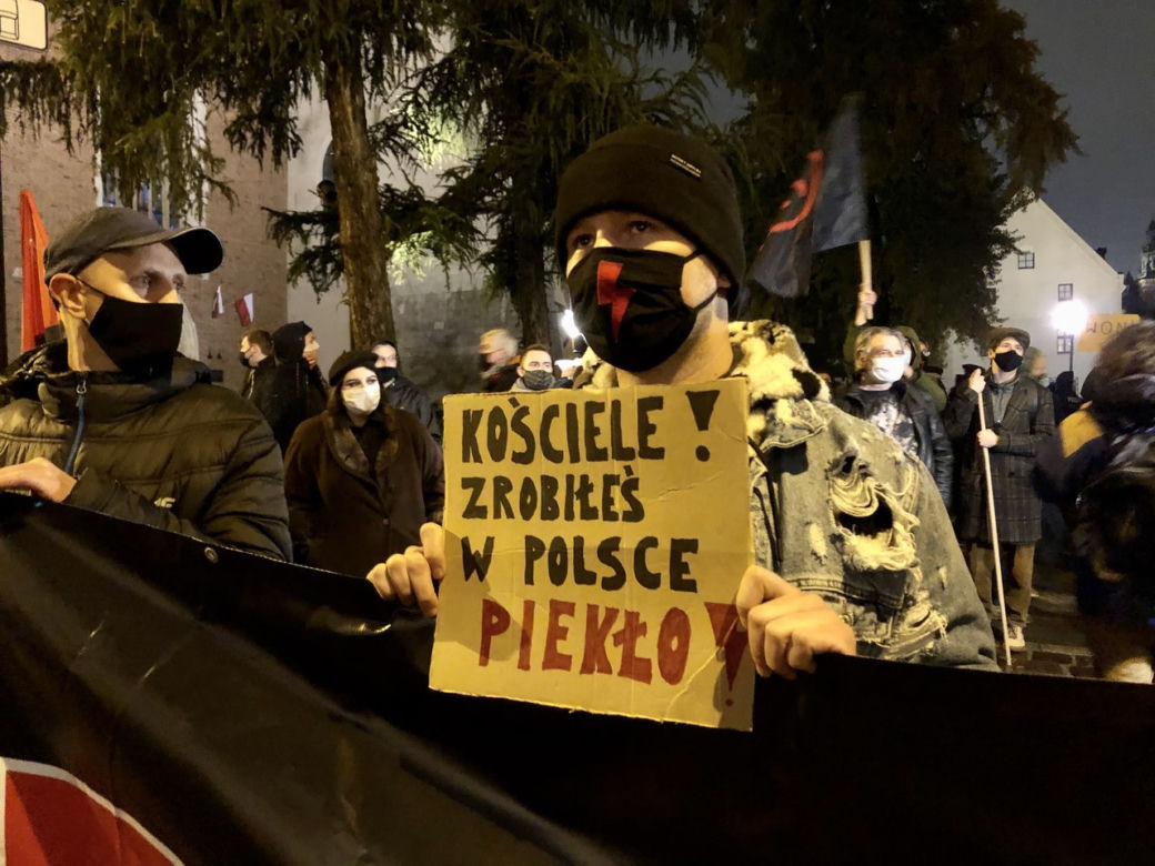 Protest przeciwko kardynałowi Stanisławowi Dziwiszowi w Krakowie