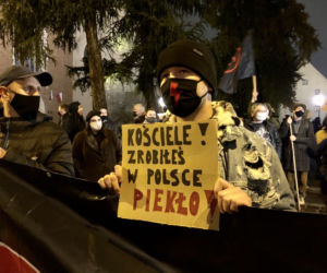 Protest przeciwko kardynałowi Stanisławowi Dziwiszowi w Krakowie
