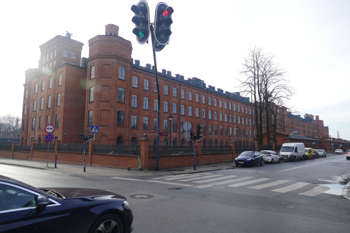 Prestiżowy apartamentowiec spłynął krwią. Katem młodej pary był ich kolega