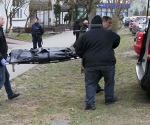 Przerażająca relacja sąsiadów, W mieszkaniu w Wołominie znaleziono ciała dwóch osób, ranny 19-latek w szpitalu