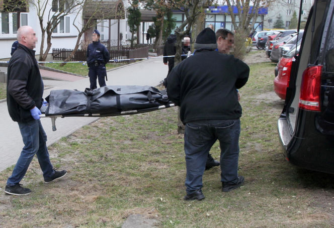 Przerażająca relacja sąsiadów, W mieszkaniu w Wołominie znaleziono ciała dwóch osób, ranny 19-latek w szpitalu