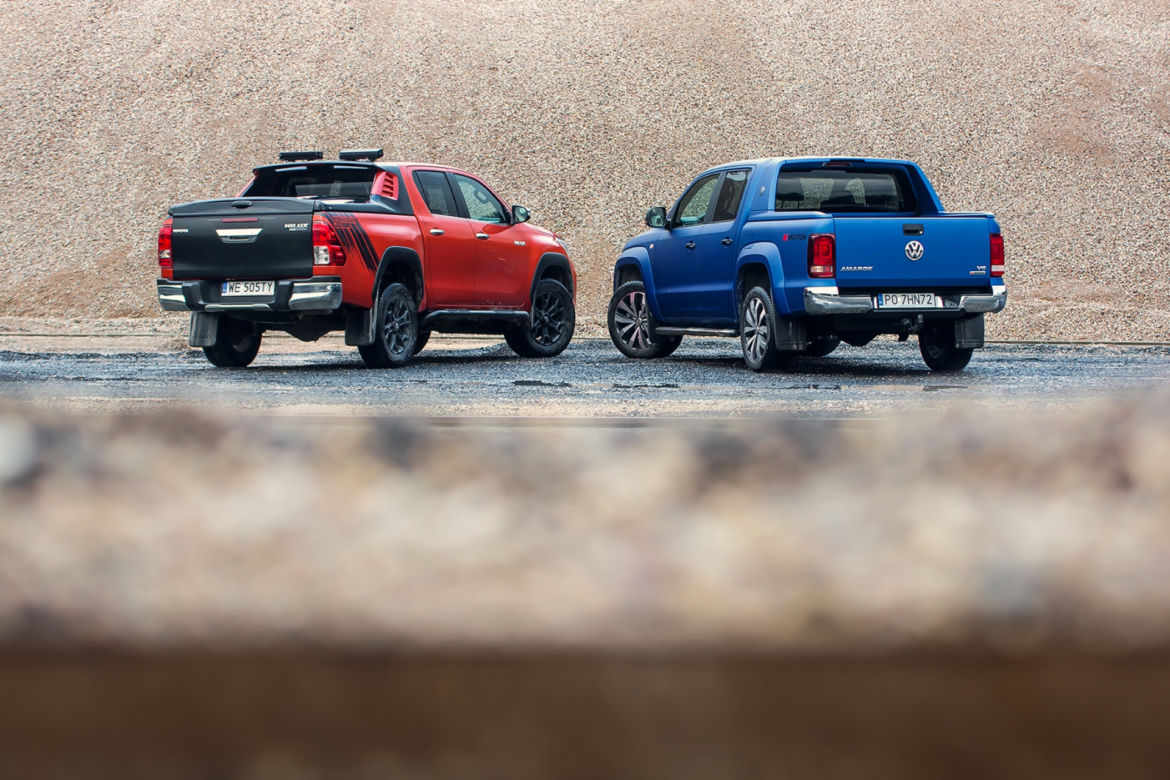 Toyota Hilux 2.4 D-4D 150 KM 4x4 AT6 Selection 50 vs. Volkswagen Amarok V6 3.0 TDI 258 KM 4Motion DSG8 Aventura