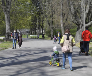 Rozluźnienie w Warszawie. Otwarte Parki i bulwary