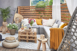 Myślisz, że boho taras to luksus? Zobacz, jak zaaranżować go krok po kroku i stwórz własną egzotyczną oazę!