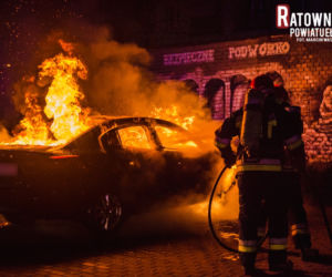 Spektakularne i przerażające! Zdjęcia płonącego auta wbijają w fotel