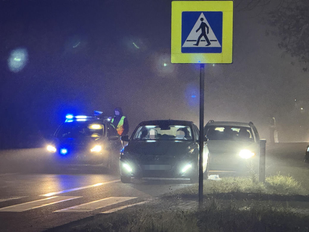 Potrącił kobietę na pasach w Ołtarzewie i uciekł. Miesiąc później oddał się w ręce policji