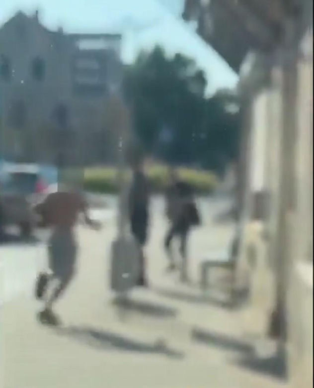 Półnagi mężczyzna z nożem gonił ludzi na ulicy. Dantejskie sceny we Wrocławiu