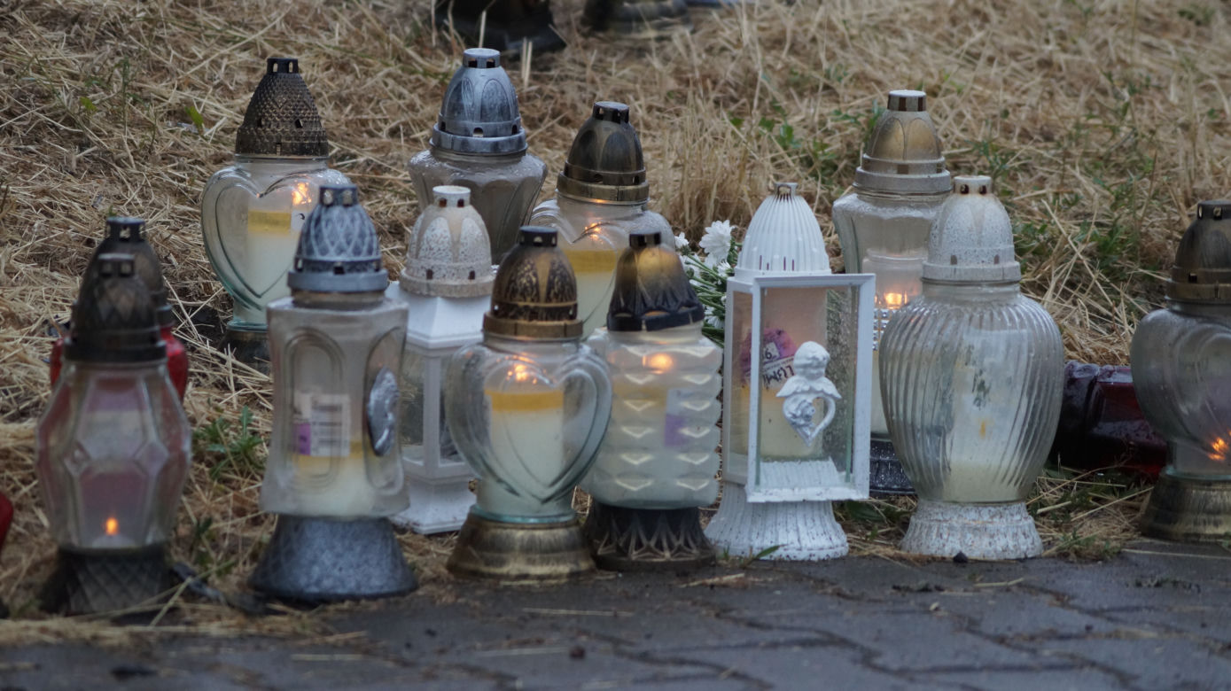 Korona księżniczki i pluszowe misie w miejscu tragedii! Tu zginęła 12-letnia Wiktoria [ZDJĘCIA, WIDE]