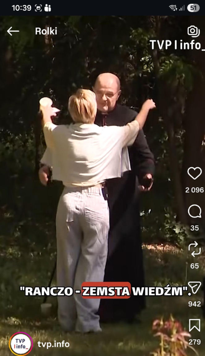 Ranczo 11 sezon. Klaudia (Marta Chodorowska), ksiądz (Cezary Żak) na planie w programie "19.30"