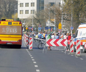 Sportowcy pobiegli pasażerowie utknęli