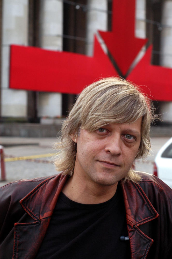Pamiętacie jego długie włosy? Tak przez lata zmieniał się Artur Gadowski, lider legendarnej Iry