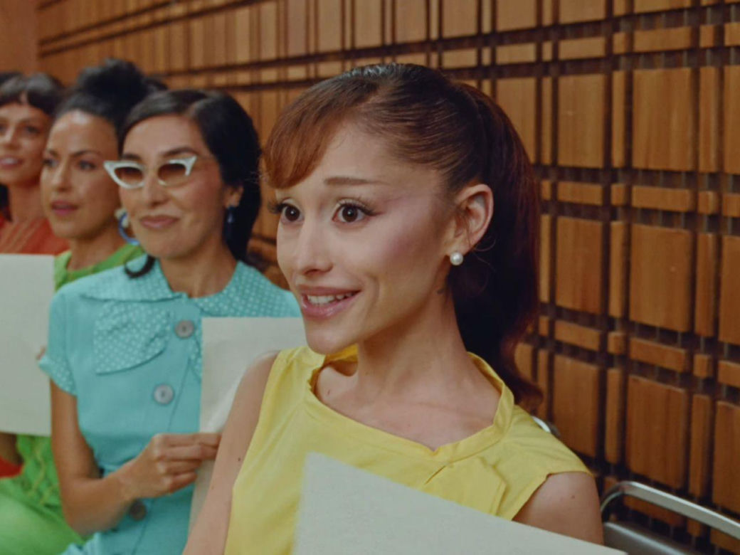 Ariana Grande w teledysku do "petal"