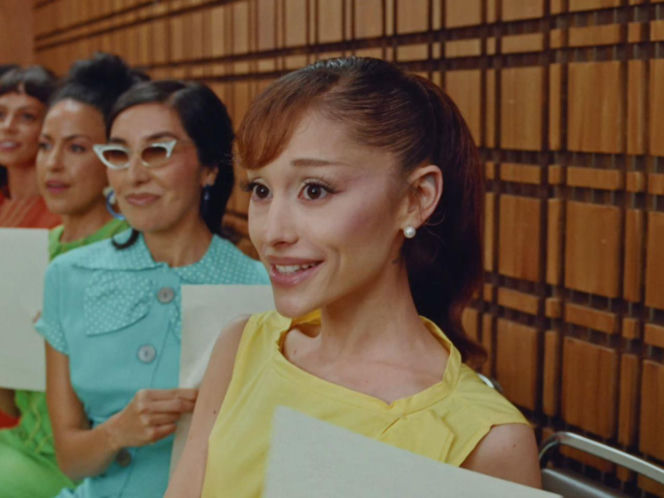 Ariana Grande w teledysku do "petal"