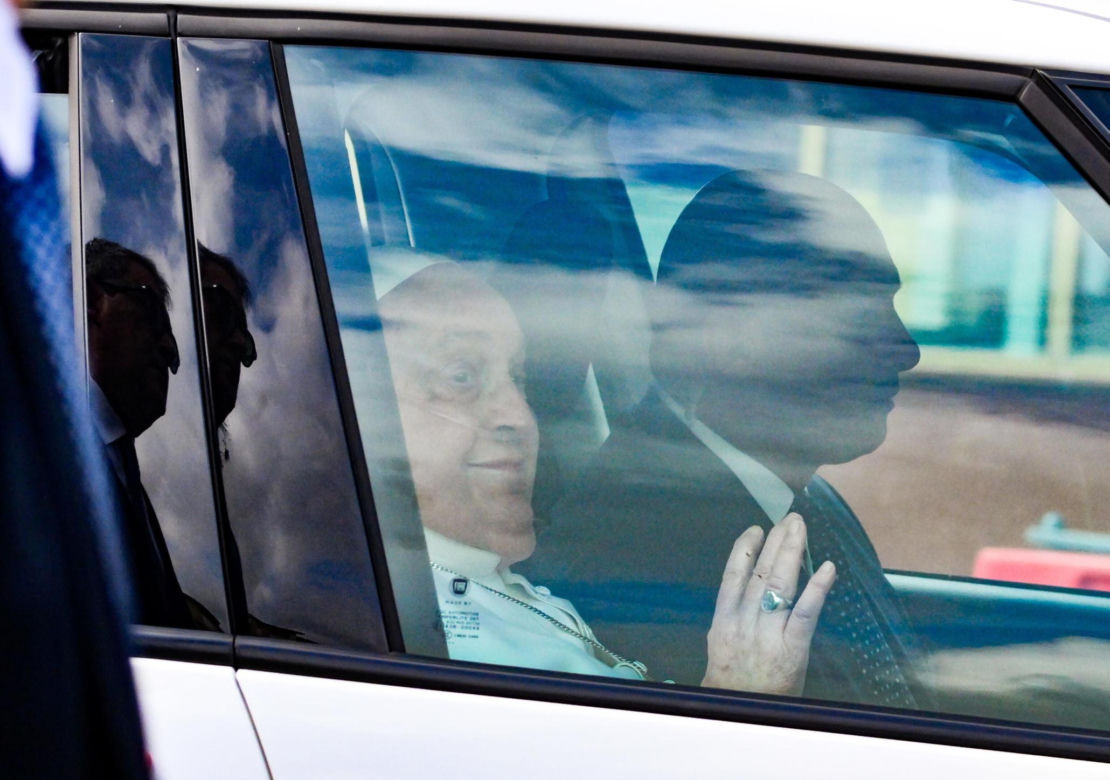 Papież Franciszek opuścił szpital po 37 dniach