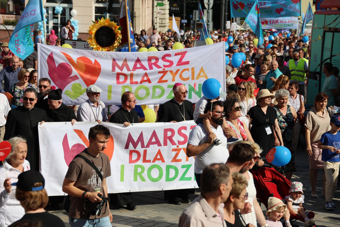 Marsz dla Życia i Rodziny 2024 w Dzień Matki przeszedł przez centrum Lublina