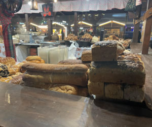 Pokémony, różowe gofry i zaskakujące różnice w cenach. Porównaliśmy łódzkie jarmarki