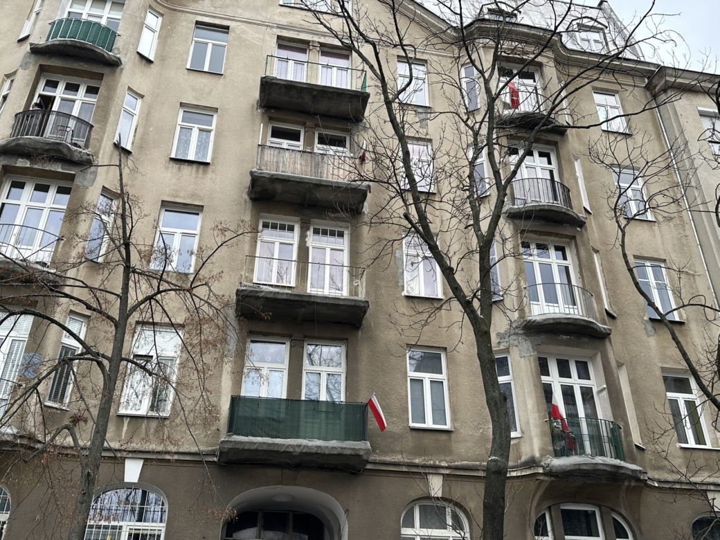 Makabra w mieszkaniu na Woli. Nie żyje mężczyzna, policja zatrzymała kobietę. Doszło do morderstwa!?