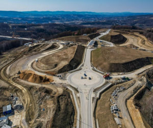 Najwyższa estakada w Polsce powstaje na S19 Babica Jawornik. Na plac budowy prowadzą serpentyny