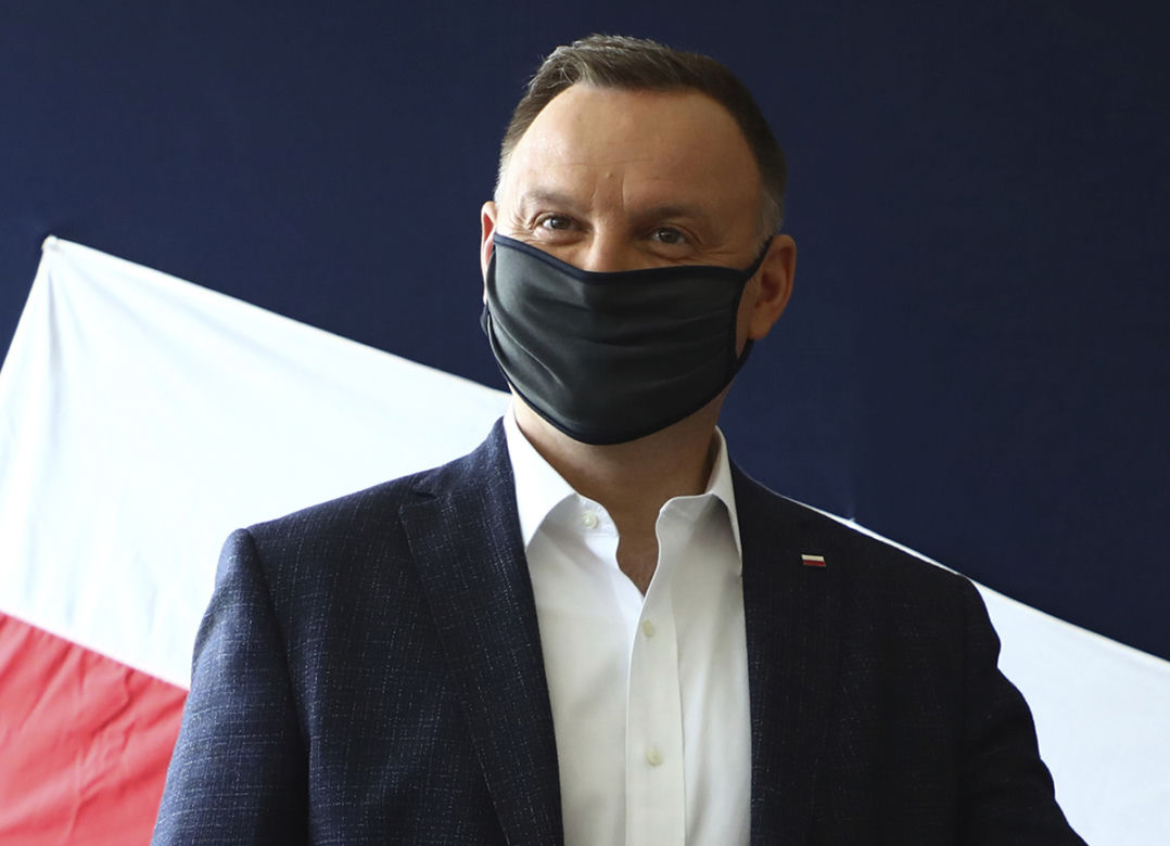 Ci politycy pokonali koronawirusa