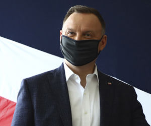 Ci politycy pokonali koronawirusa