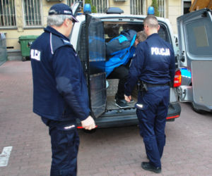  NOŻOWNIK kilkakrotnie zaatakował policjantów: Teraz może dostać 15 lat!